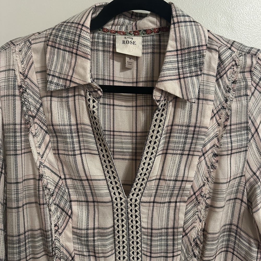 Knox Rose Women's Raw Trim Plaid Long Roll Sleeve Collared Popover Pink Top Sz M - Picture 2 of 4